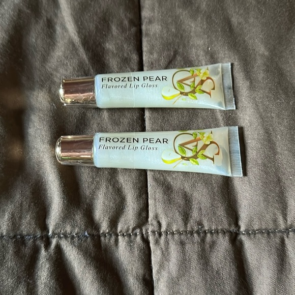 Victoria’s Secret Frozen Pear Lip Gloss - Picture 7 of 8